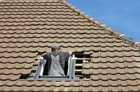 Pose de velux - Pommier-de-Beaurepaire